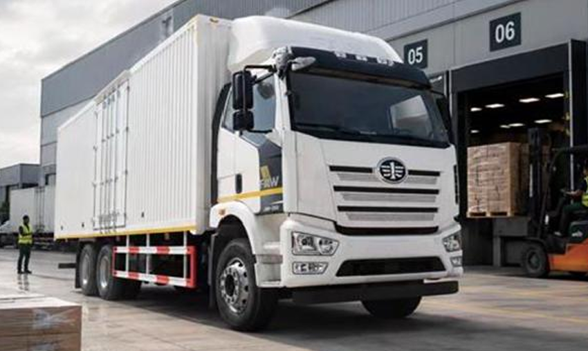 FAW J6P — Camion 30T S/C 6x4 Fourgon