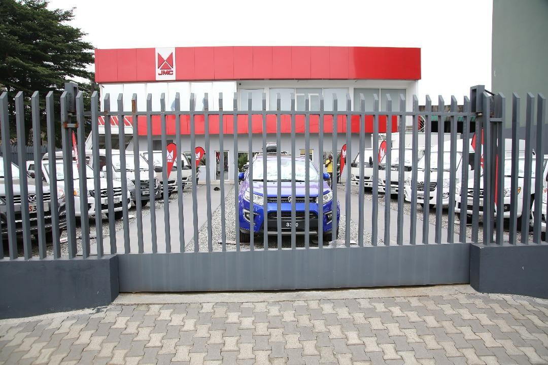 JMC Motors Côte d'Ivoire — Entrée showroom